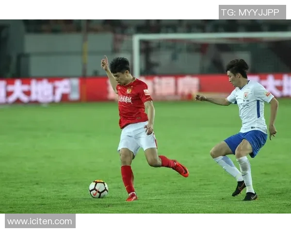 2017年鲁能与恒大巅峰对决回顾：激情四溢的足球盛宴与历史瞬间