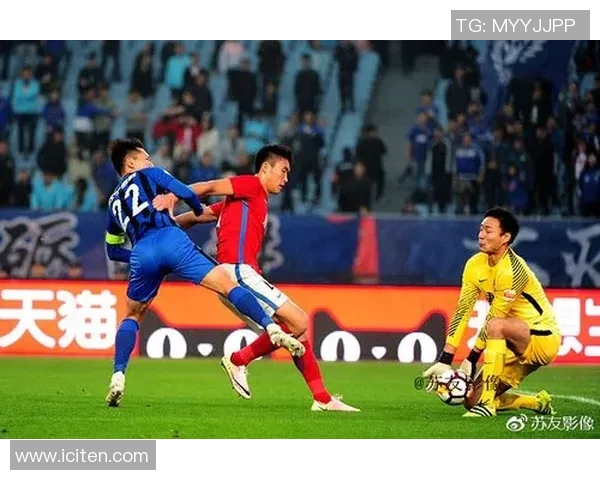 江苏苏宁迎战河南建业争夺中超联赛关键三分的激烈对决