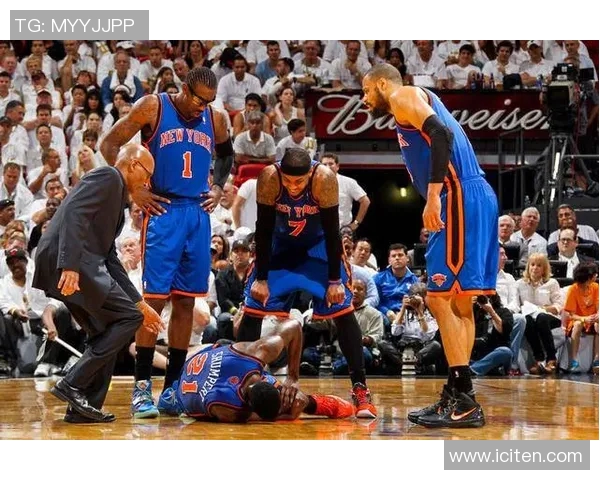 尼克斯与热火季后赛激战回顾球迷热情高涨的经典对决